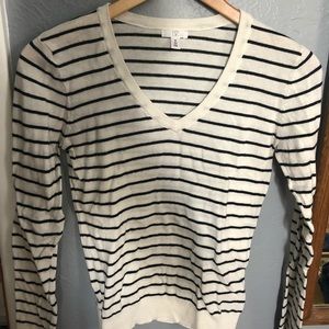 Long sleeve fitted sweater